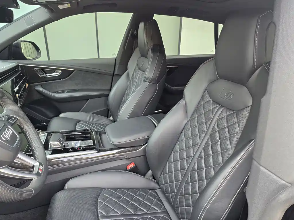 Audi Q8 55 TFSI Premium Dynamic
