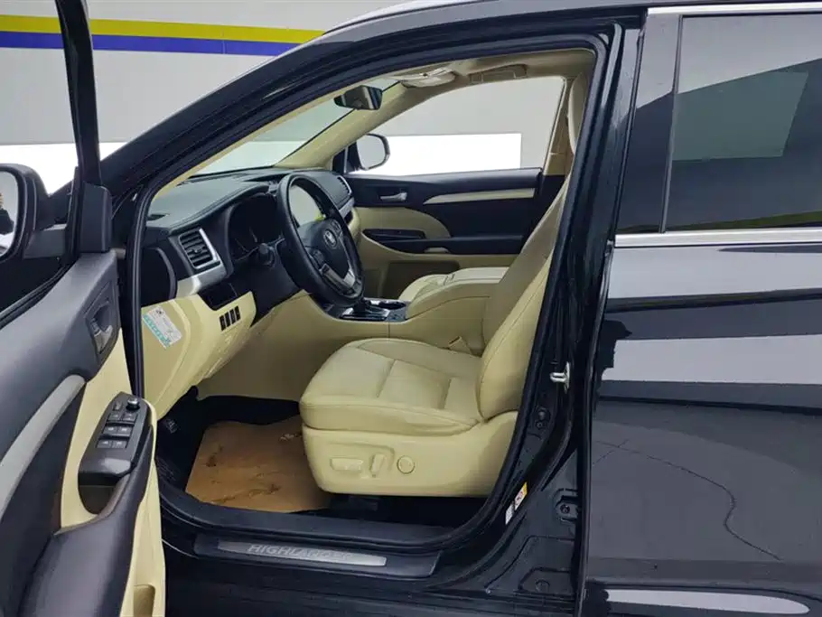 Highlander 2.0 T 4 WD Luxury 7-seat CN-VI