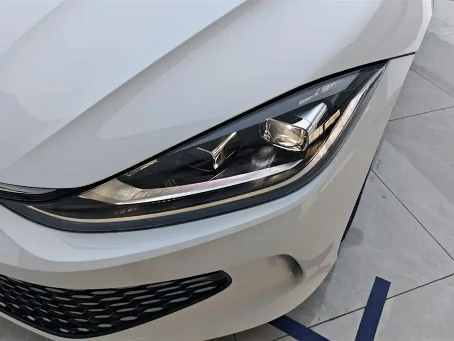 Lamando Lamando L 280 TSI DSG Dazzle Hot
