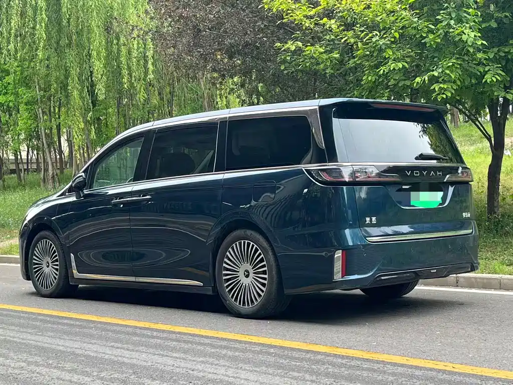 Voyah Dreamer PHEV 4 WD Flagship Kunpeng
