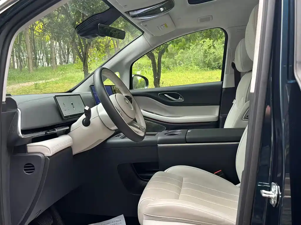 Voyah Dreamer PHEV 4 WD Flagship Kunpeng