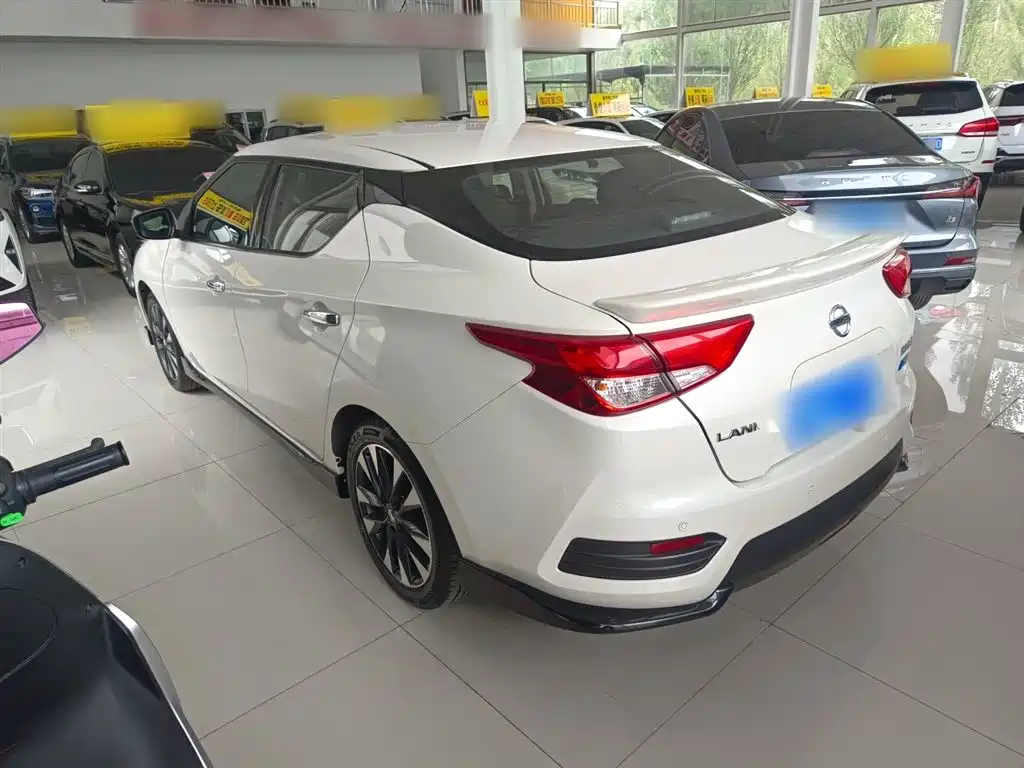 Lannia 1.6 L CVT Connected Smart Cool