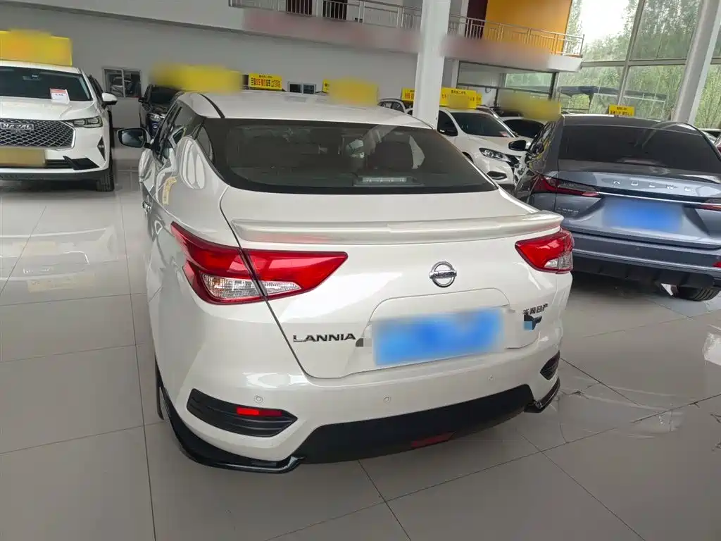Lannia 1.6 L CVT Connected Smart Cool