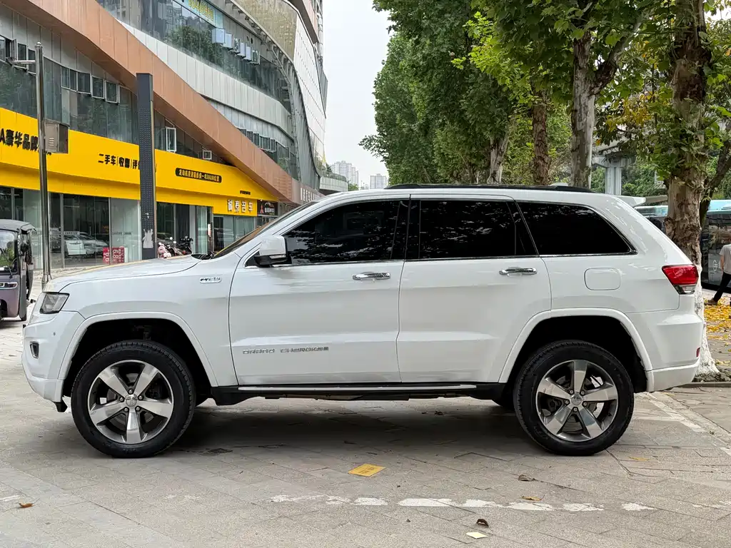 Grand Cherokee (Import) 大切诺基(进口) 2016款 3.6 L 豪华导航版