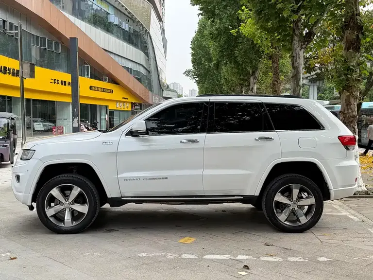 Jeep Grand Cherokee (Import) 大切诺基(进口) 2016款 3.6 L 豪华导航版