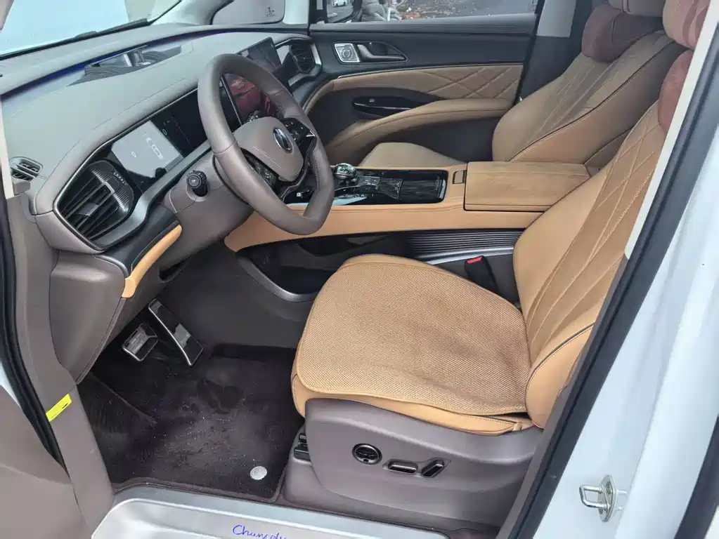 Denza D9 DM-i 970 4 WD Honored