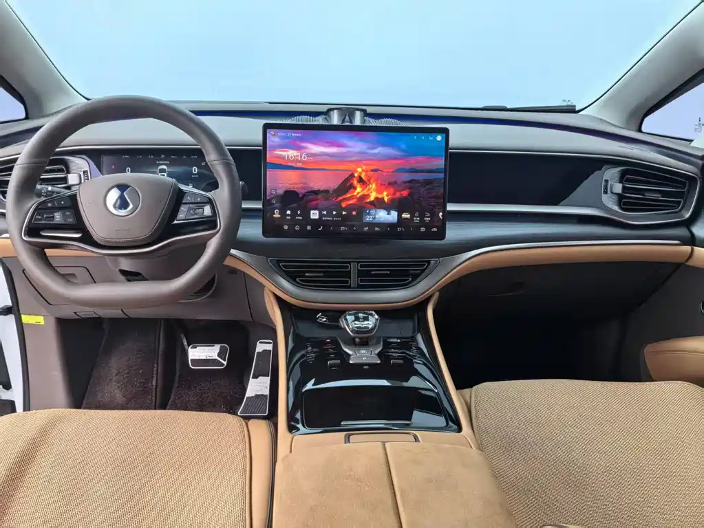 Denza D9 DM-i 970 4 WD Honored