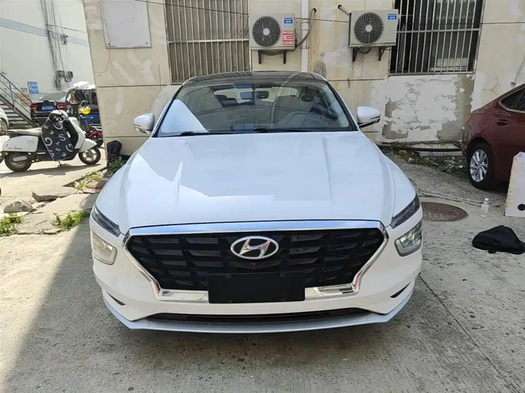 Mistra 1.8 L CVT GLX Elite