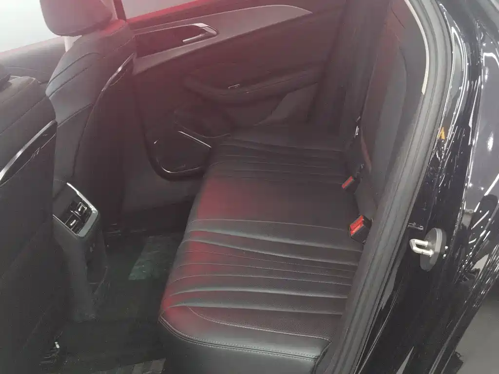 Hongqi H5 1.5 T DCT Connected Flagship Charm