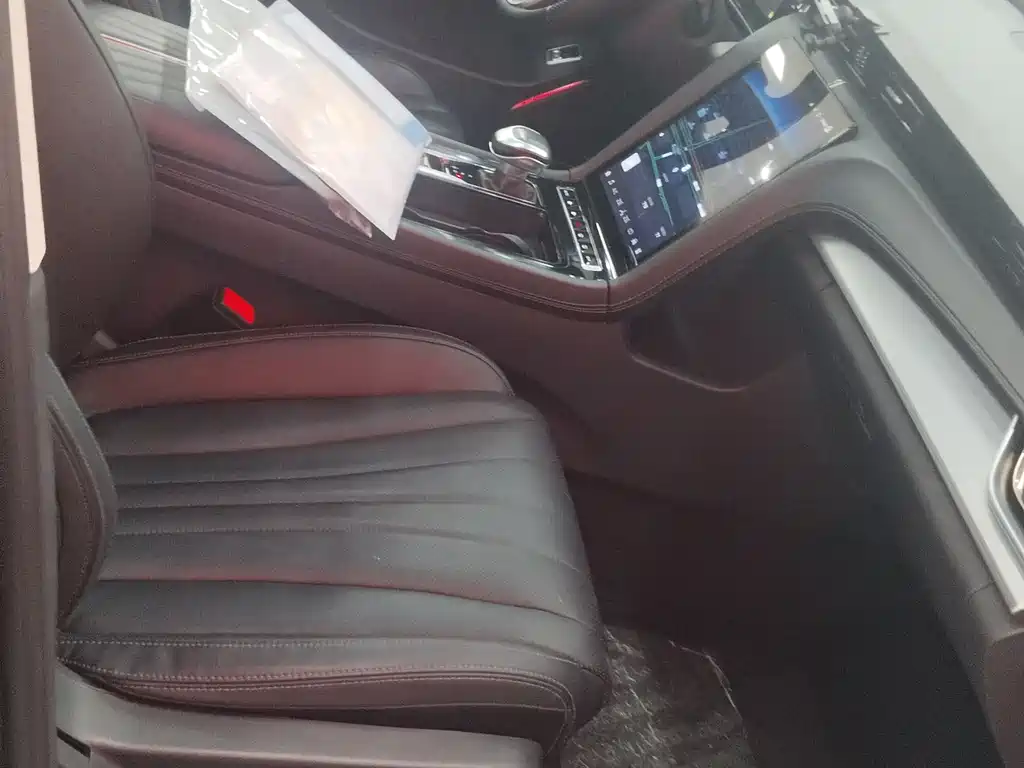Hongqi H5 1.5 T DCT Connected Flagship Charm
