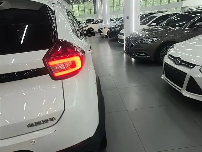 Chery Tiggo 3 x 瑞虎3 x 2021款 PLUS 1.5 L CVT痛快红枣版II型