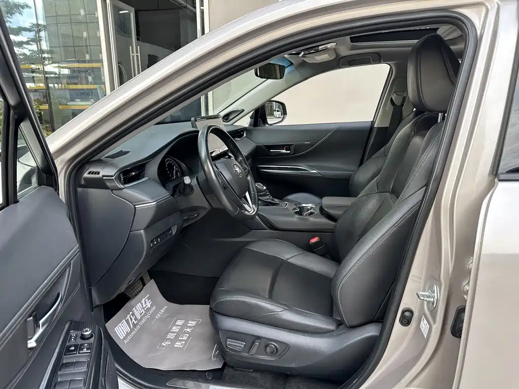 Venza 2.0 L CVT 2 WD Distinguished