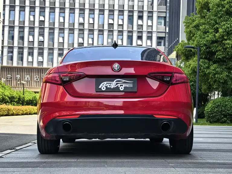 Alfa Romeo Giulia 2.0 T 280 HP Luxury