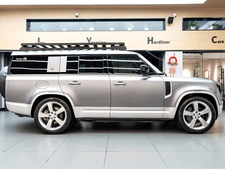 Land Rover Defender 130 3.0 T P400 HSE