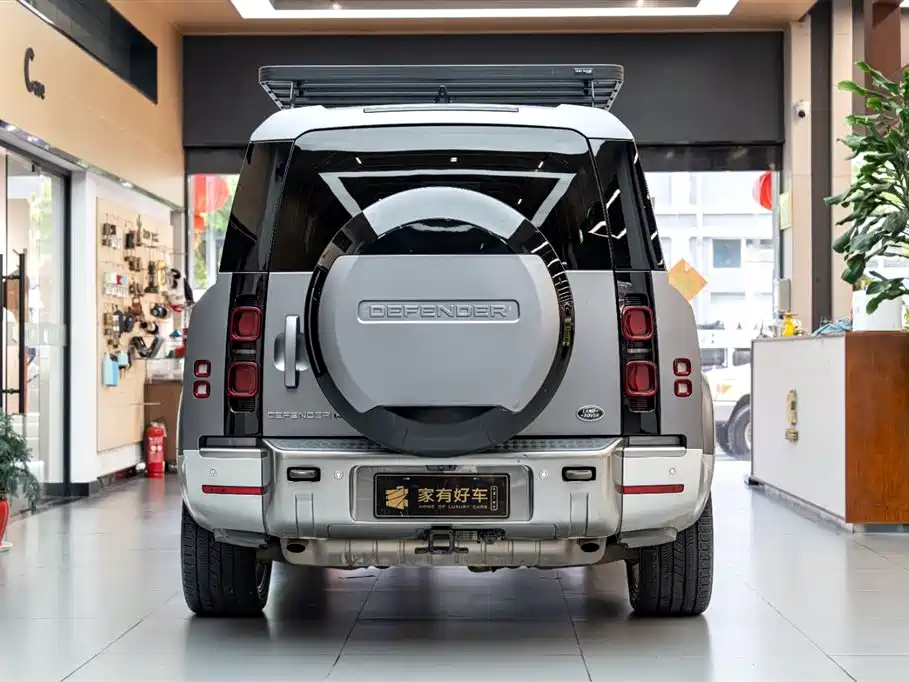 Land Rover Defender 130 3.0 T P400 HSE