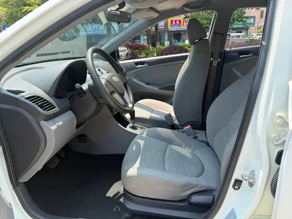 Accent 1.4 L Auto Intelligent GLS