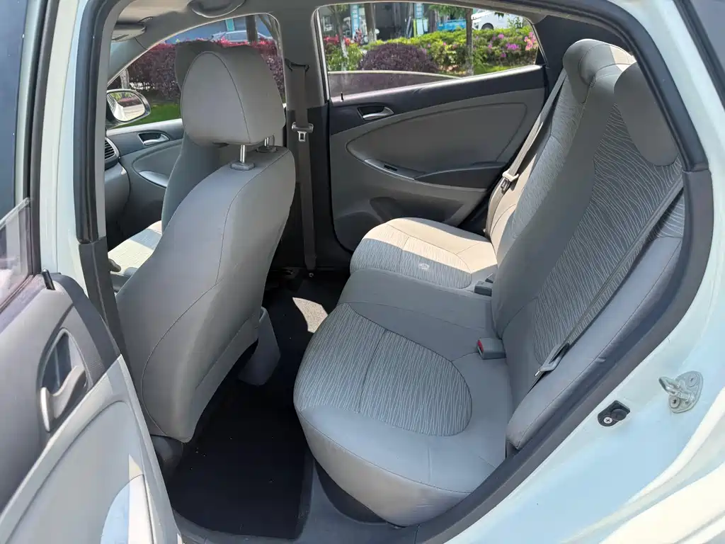 Accent 1.4 L Auto Intelligent GLS
