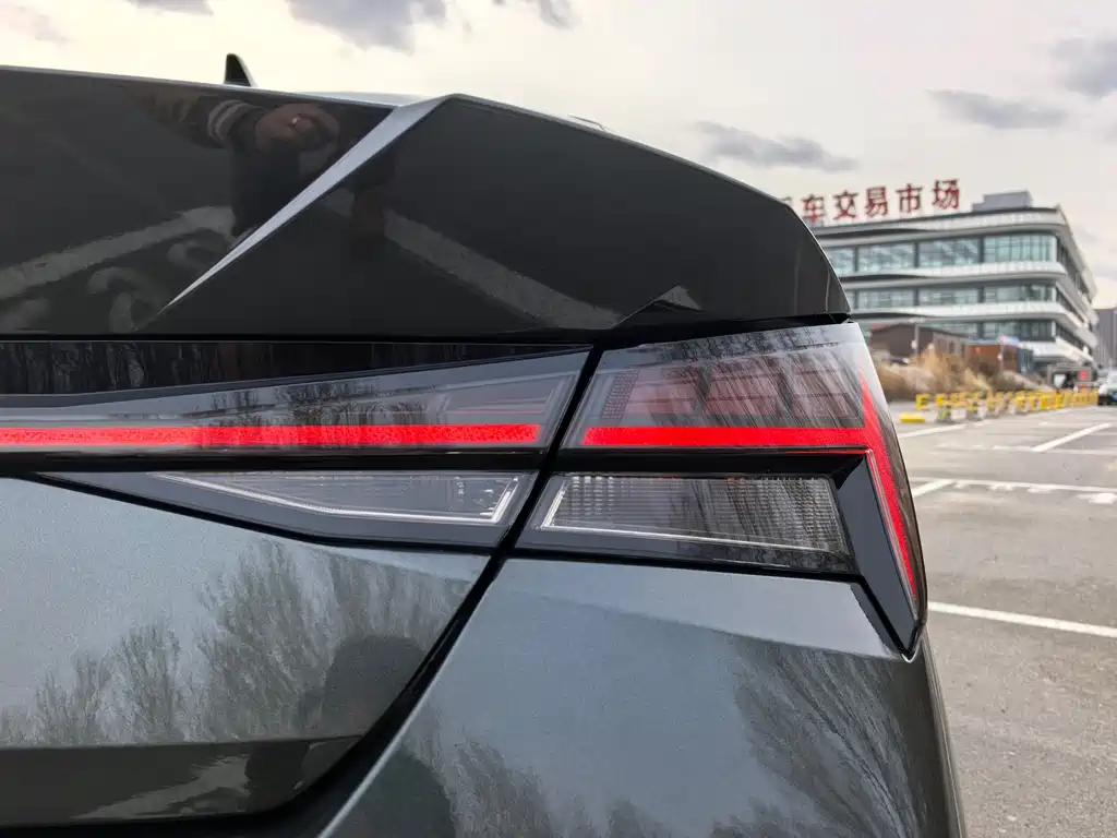 Elantra 1.5 L CVT LUX Distinguished