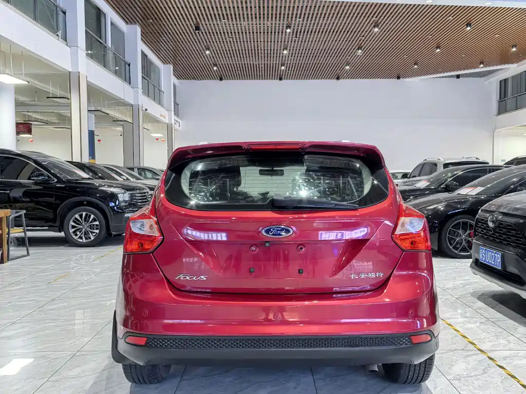 Focus Hatchback 1.6 L Auto Style