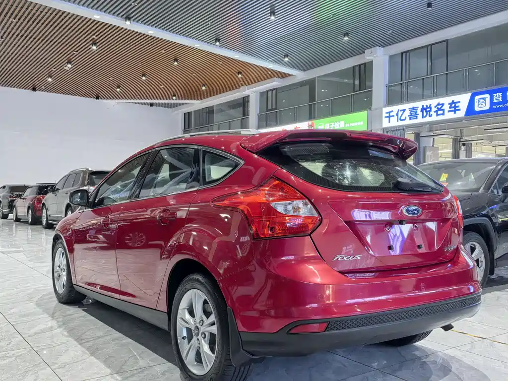 Focus Hatchback 1.6 L Auto Style