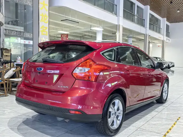 Ford Focus Hatchback 1.6 L Auto Style