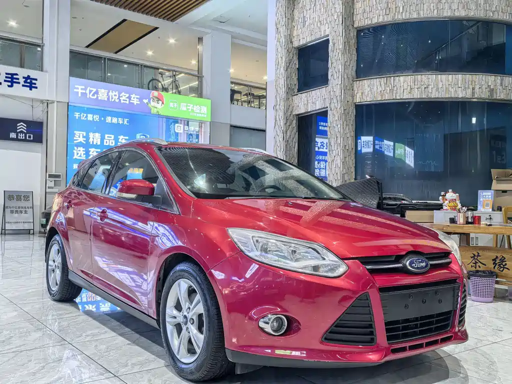 Focus Hatchback 1.6 L Auto Style