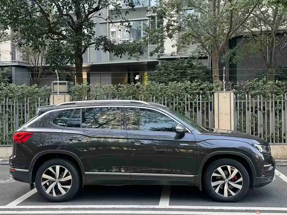 Tayron 330 TSI 4 WD Luxury CN-V