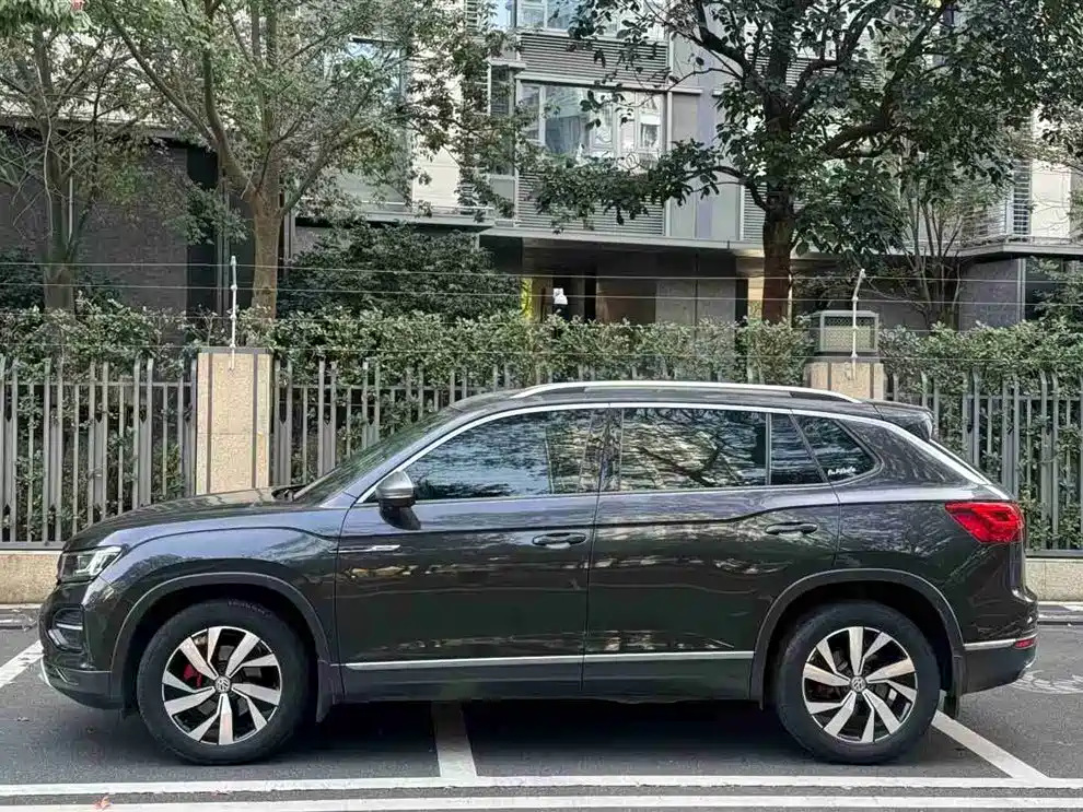 Tayron 330 TSI 4 WD Luxury CN-V