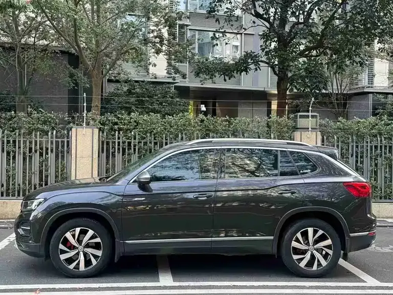 Volkswagen Tayron 330 TSI 4 WD Luxury CN-V