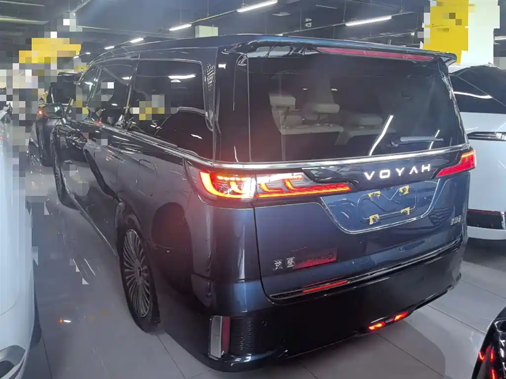 Voyah Dreamer PHEV 4 WD Flagship Kunpeng