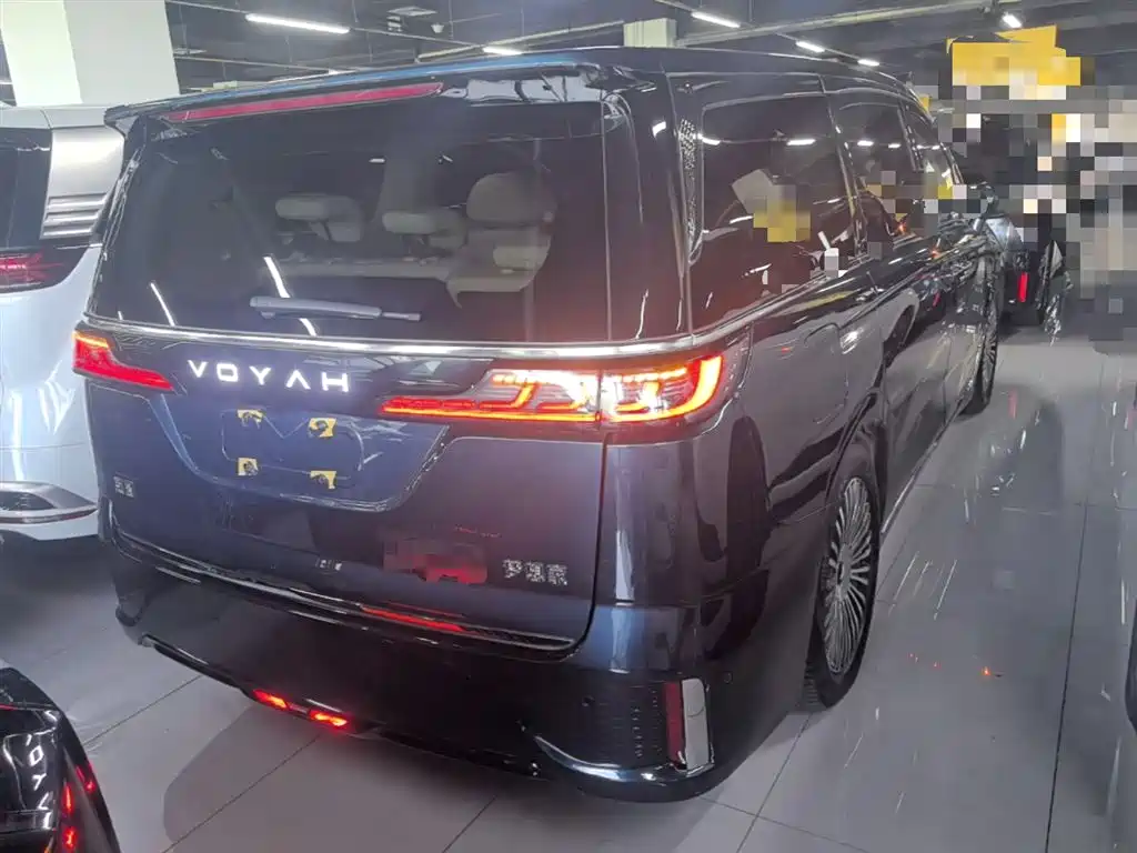 Voyah Dreamer PHEV 4 WD Flagship Kunpeng