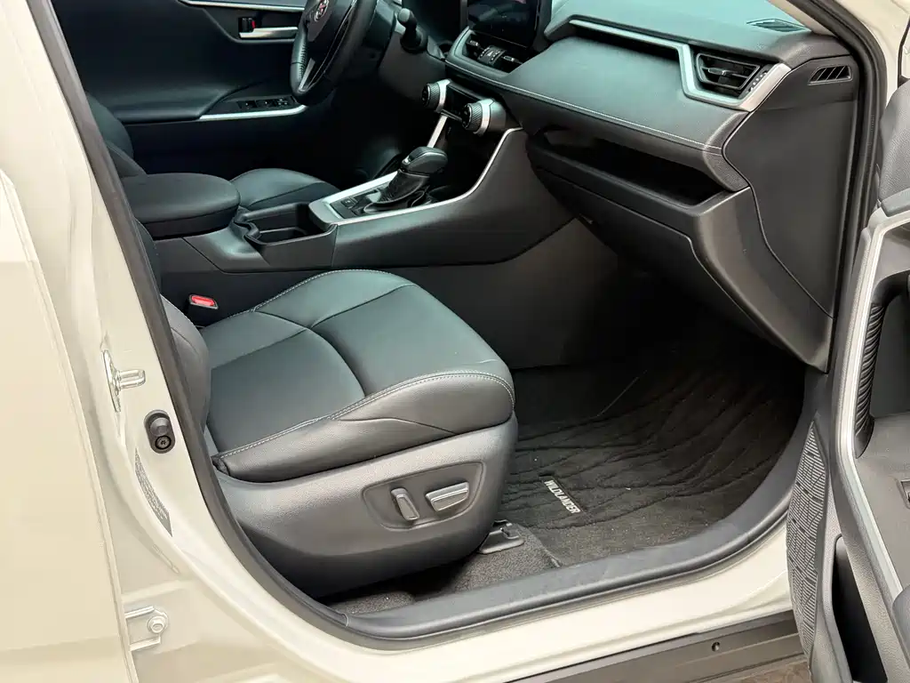 Wildlander 威兰达 2024款 双擎 2.5 L E-CVT两驱豪华PLUS版