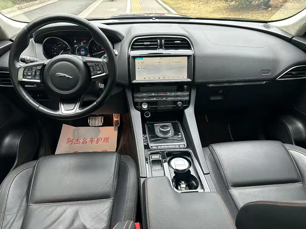 Jaguar F-PACE 2.0 T 4 WD Urban Premium