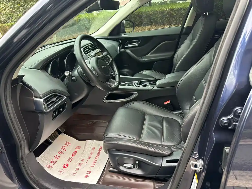 Jaguar F-PACE 2.0 T 4 WD Urban Premium
