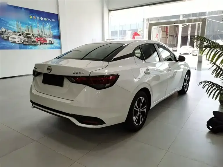 Nissan Sylphy 1.6 L CVT Joy