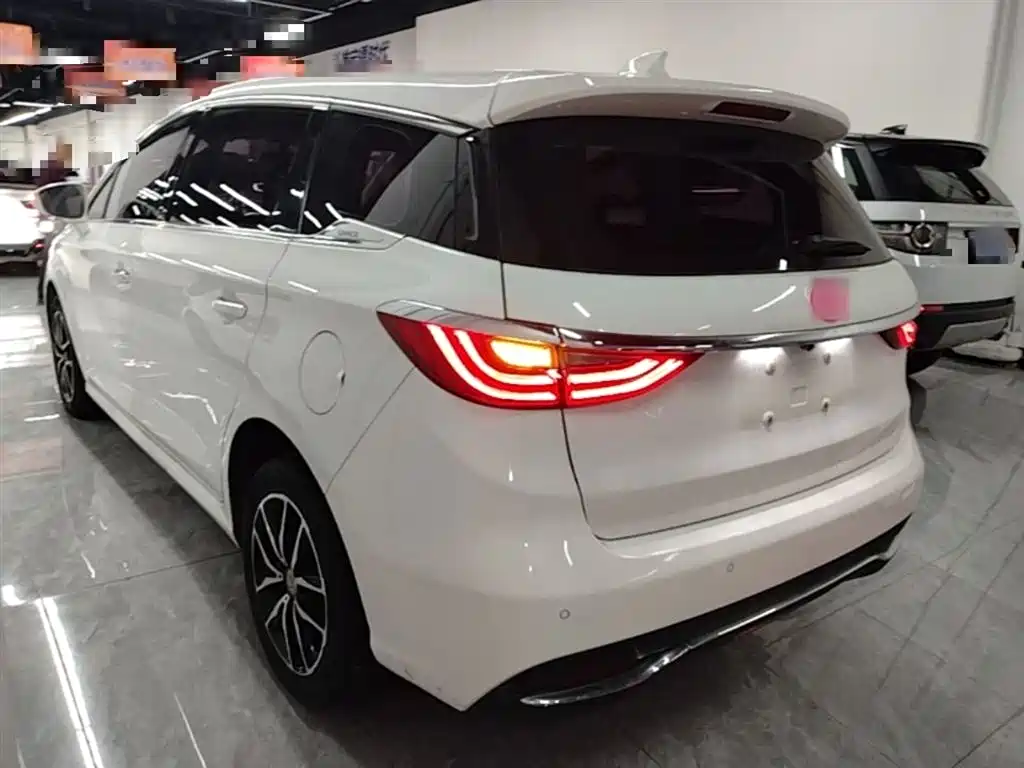 Song MAX 1.5 T Auto Connected Luxury 7-seat