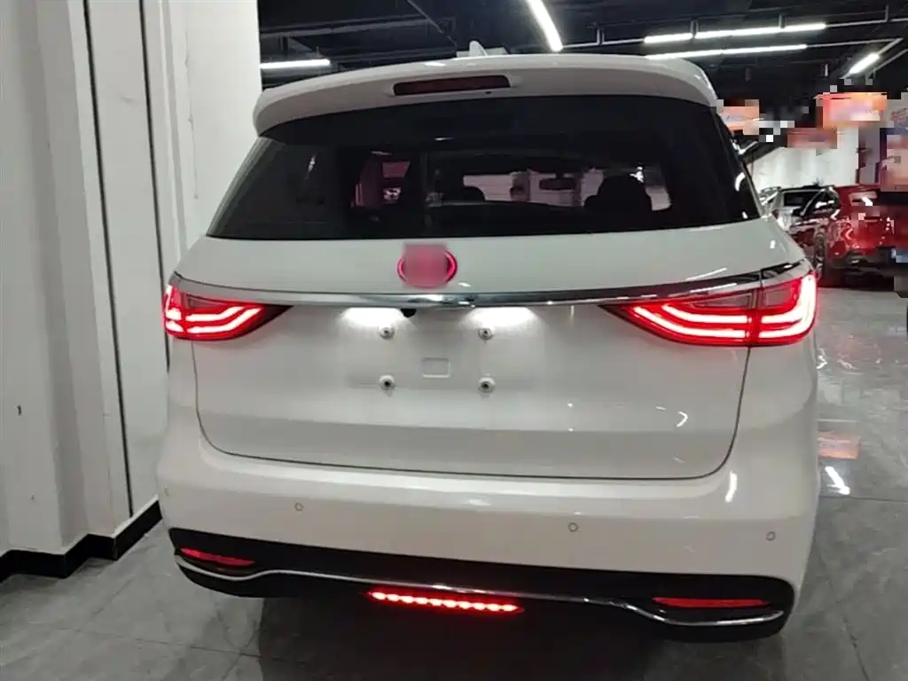Song MAX 1.5 T Auto Connected Luxury 7-seat