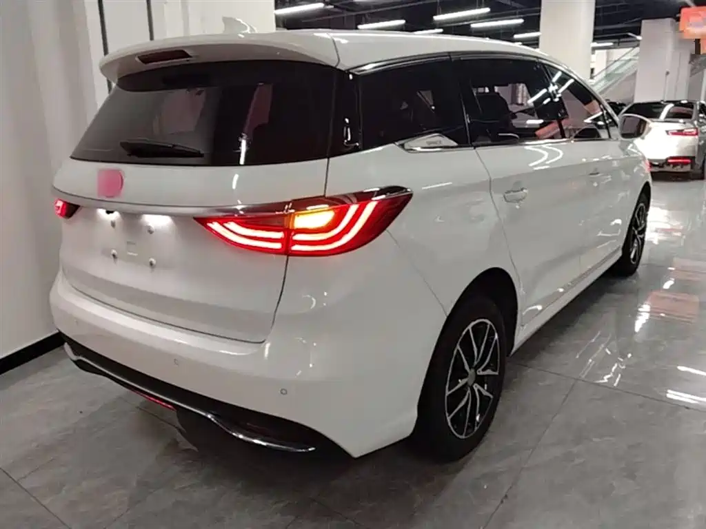 Song MAX 1.5 T Auto Connected Luxury 7-seat
