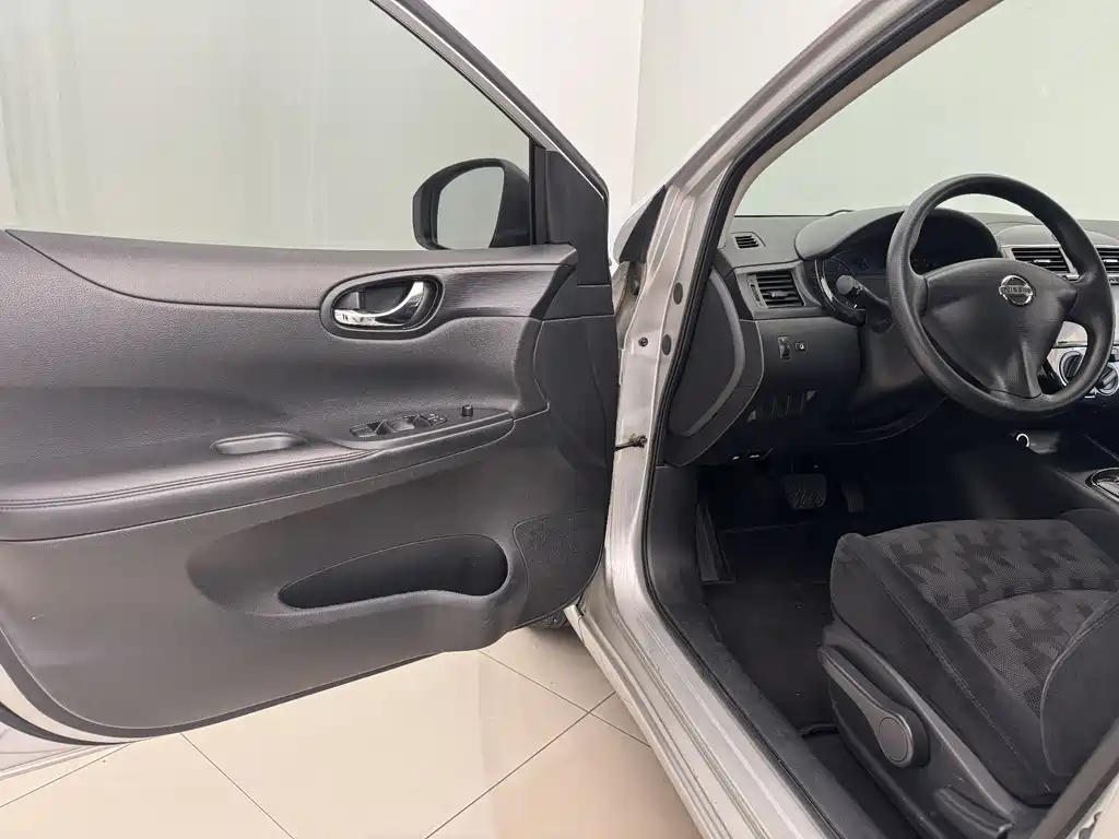 Tiida 1.6 L CVT Comfort