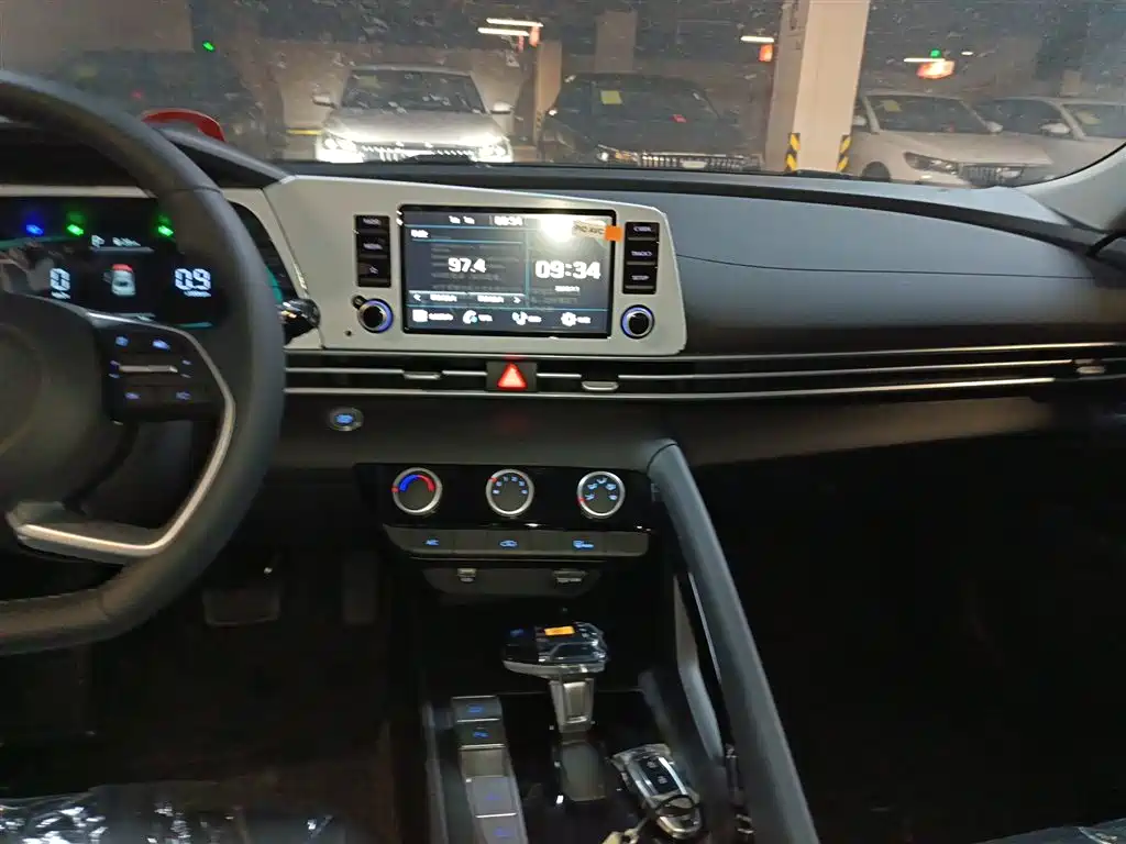 Elantra 1.5 L CVT GLX Elite