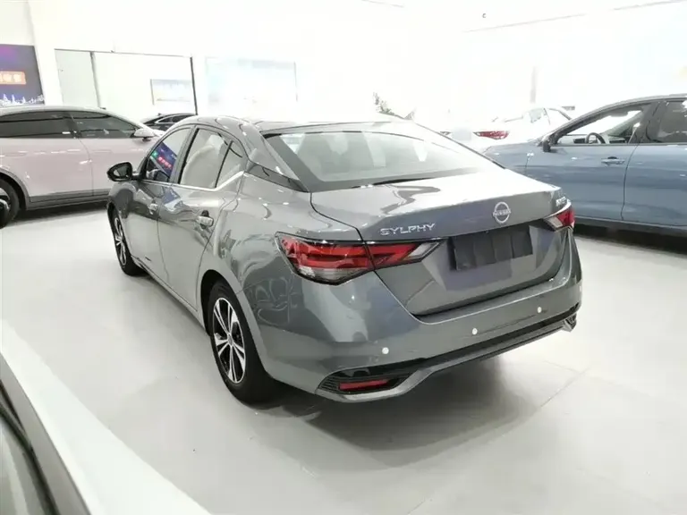 Nissan Sylphy 1.6 L CVT Joy