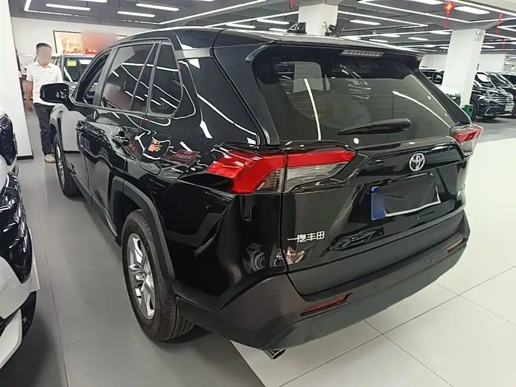 RAV4 2.0 L CVT 2 WD Urban