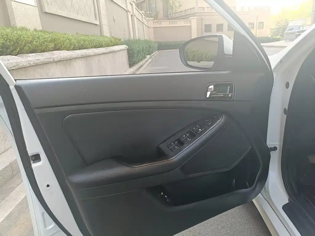 Kia K5 2.0 L Auto DLX