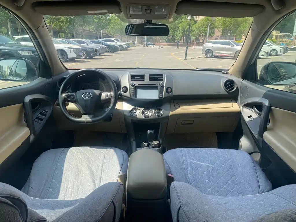RAV4 Special Enjoyment 2.0 L Auto Classic