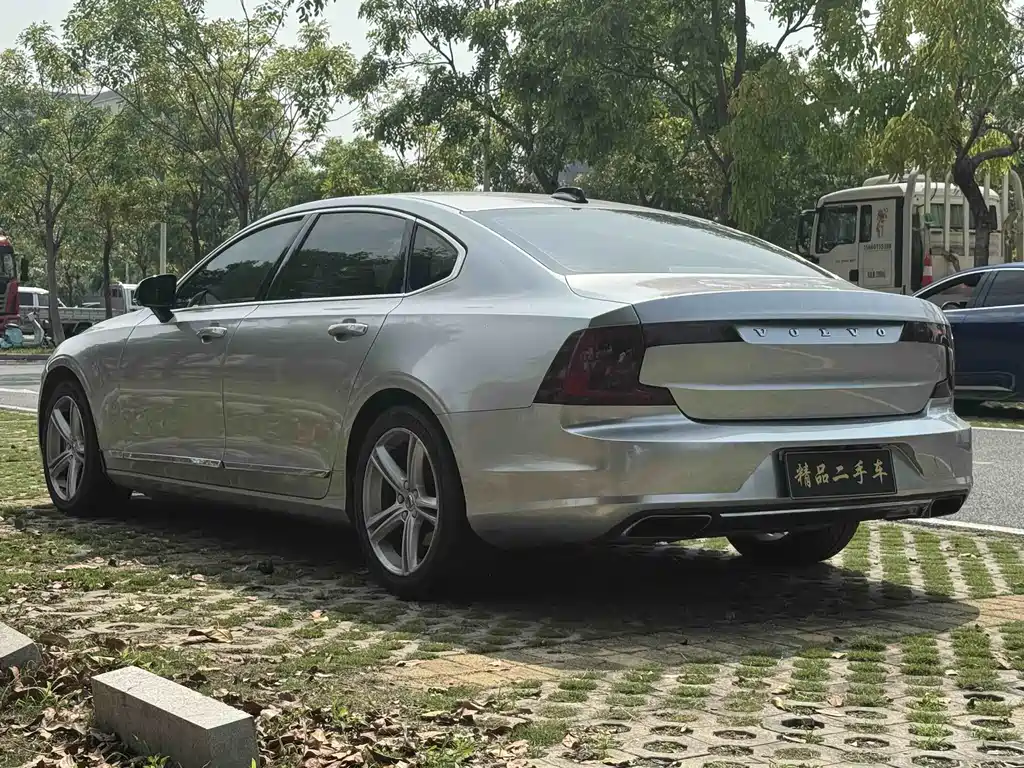 Volvo S90 T4 Smart Vision
