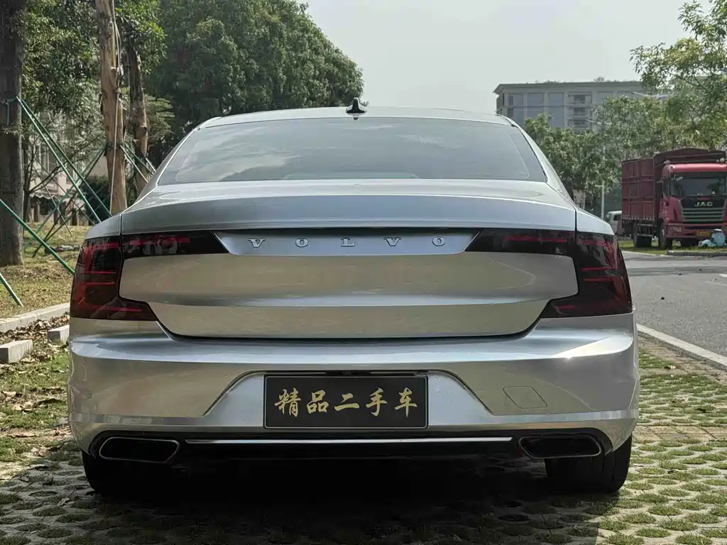 Volvo S90 T4 Smart Vision