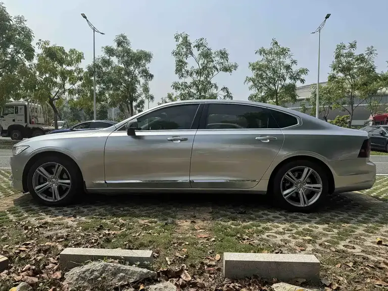Volvo S90 T4 Smart Vision