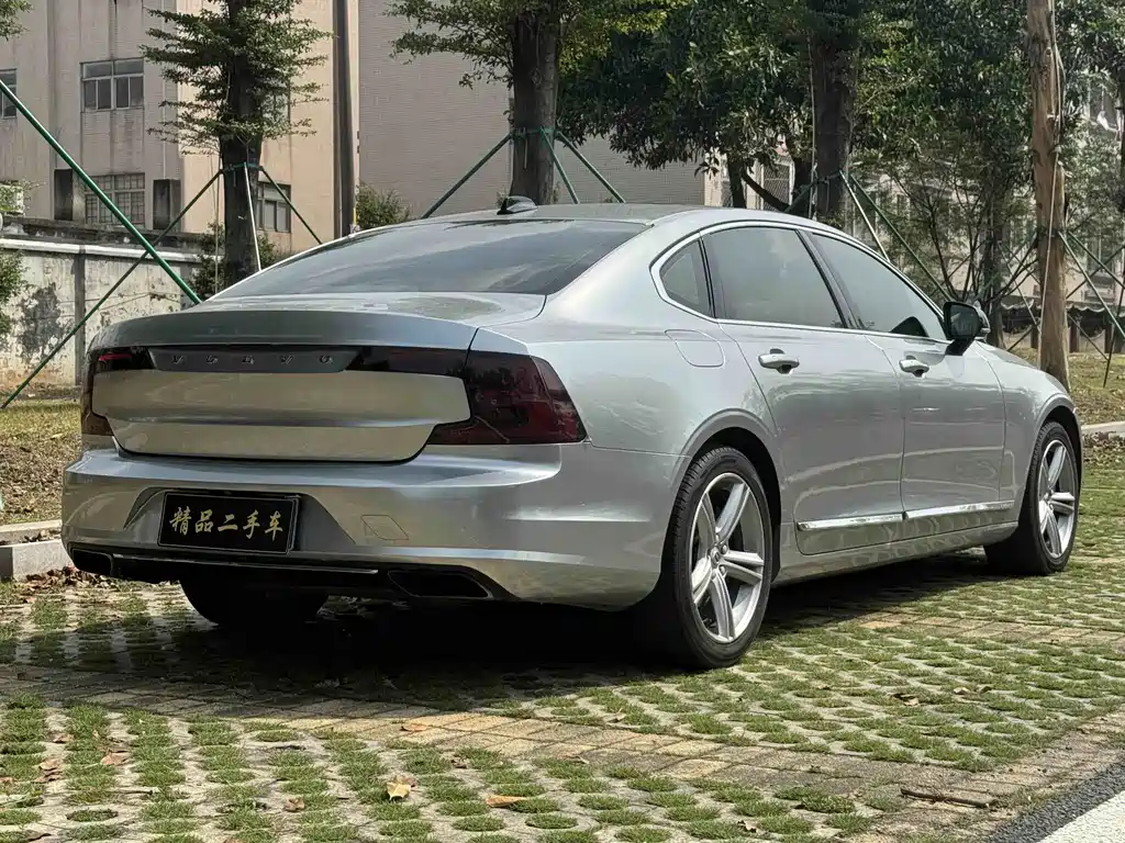 Volvo S90 T4 Smart Vision