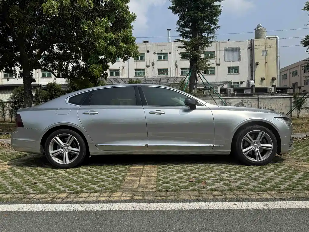 Volvo S90 T4 Smart Vision