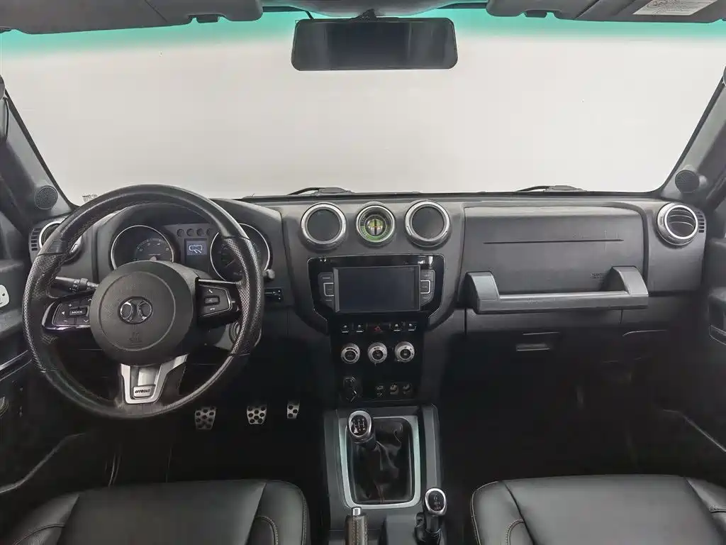 BAIC BJ40 40 L 2.0 T Manual 4 WD Distinguished